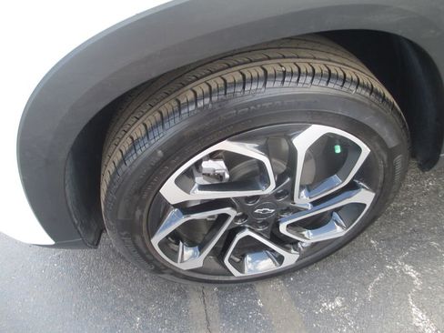 Used 2025 Chevrolet Trax RS w/ Driver Confidence Package FWD image 14