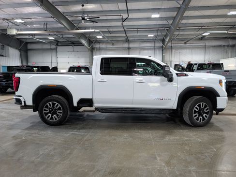 Used 2023 GMC Sierra 2500 AT4 w/ AT4 Preferred Package AWD/4WD image 2