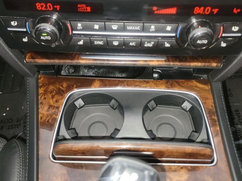 Used 2014 BMW 750Li xDrive AWD/4WD image 22
