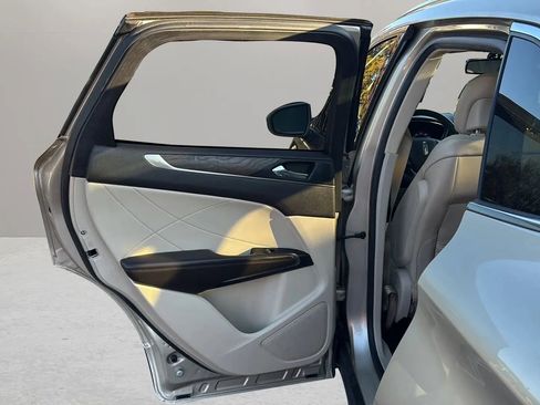 Used 2017 Lincoln MKC Reserve image 21