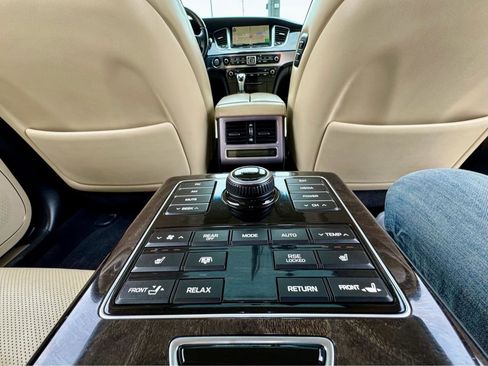 Used 2016 Hyundai Equus Signature image 54