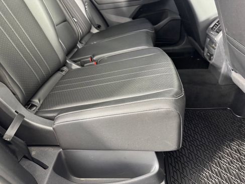 Used 2023 Volkswagen Tiguan SE w/ Panoramic Sunroof Package AWD/4WD image 34