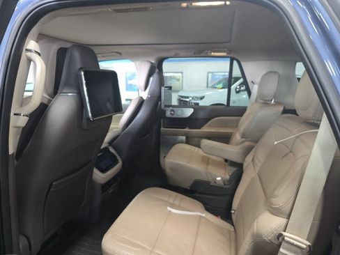 Used 2023 Lincoln Navigator Reserve AWD/4WD image 6