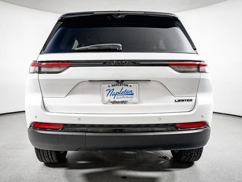Used 2025 Jeep Grand Cherokee Limited w/ Luxury Tech Group II RWD image 11