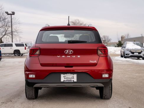 Certified 2025 Hyundai Venue SEL image 7