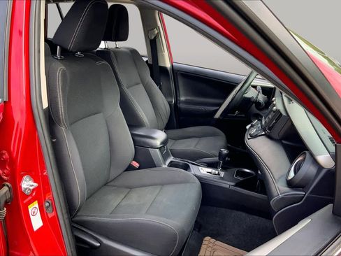 Used 2017 Toyota RAV4 XLE AWD/4WD image 9