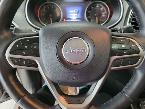 Used 2019 Jeep Cherokee Limited w/ Luxury Group image 39