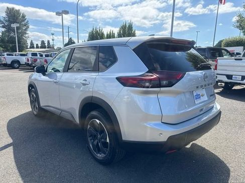Used 2024 Nissan Rogue SV AWD/4WD image 3