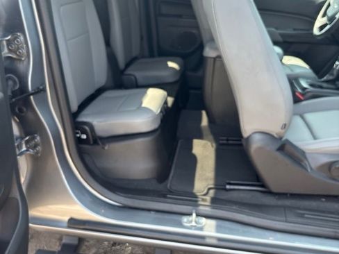 Used 2022 Chevrolet Colorado W/T RWD image 26