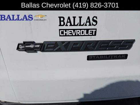 Certified 2015 Chevrolet Express 3500 Extended RWD image 32