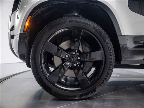 New 2026 Land Rover Defender 110 X-Dynamic SE image 12