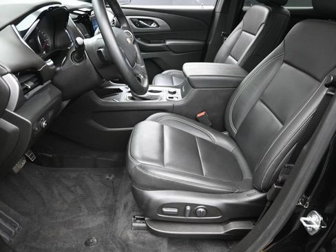 Used 2023 Chevrolet Traverse LT w/ LT Premium Package AWD/4WD image 17