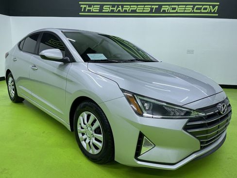Used 2019 Hyundai Elantra SE image 2