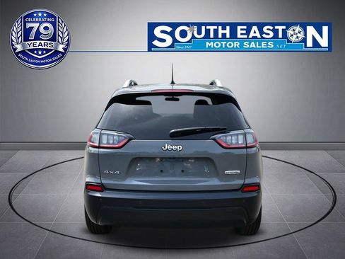 Used 2019 Jeep Cherokee Latitude Plus w/ Cold Weather Group AWD/4WD image 4