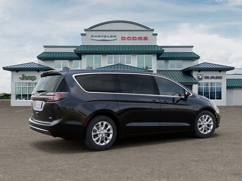 Used 2026 Chrysler Pacifica Select AWD/4WD image 4