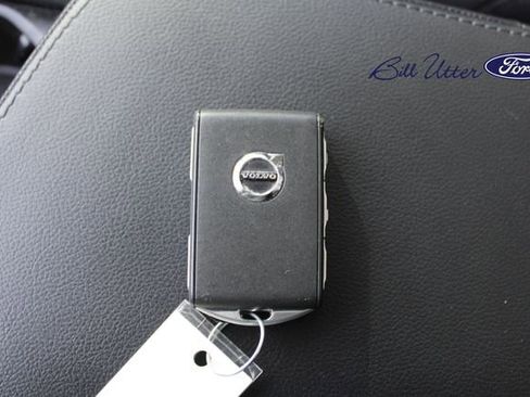 Used 2021 Volvo XC90 T5 Momentum w/ Climate Package image 11