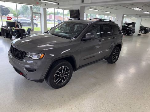 Used 2021 Jeep Grand Cherokee Trailhawk w/ Premium Lighting Group AWD/4WD image 5