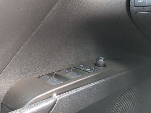 Used 2023 Toyota Camry SE FWD image 3