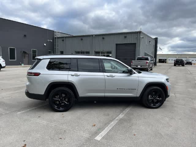 Used 2024 Jeep Grand Cherokee L Limited w/ Black Appearance Package AWD/4WD image 9