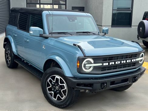Used 2023 Ford Bronco Outer Banks AWD/4WD image 6