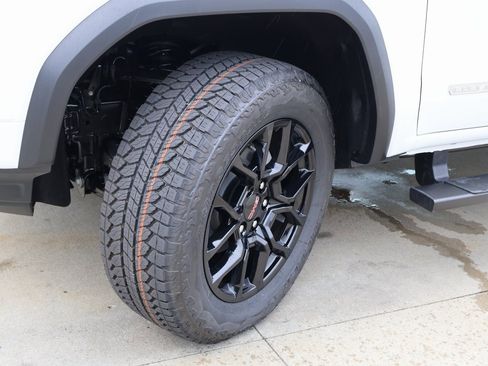 New 2025 GMC Canyon Elevation w/ Convenience Package image 34