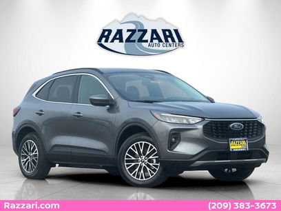 New 2025 Ford Escape SE w/ Class II Trailer Tow Package