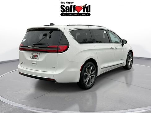 New 2026 Chrysler Pacifica Pinnacle AWD/4WD image 9