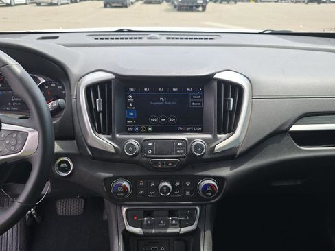 Used 2024 GMC Terrain SLT FWD image 7