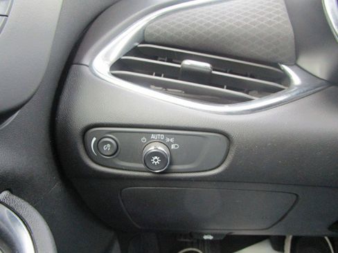Used 2020 Chevrolet Malibu LT FWD image 16