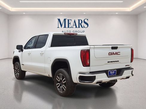 Used 2024 GMC Sierra 1500 AT4 w/ Technology Package AWD/4WD image 3