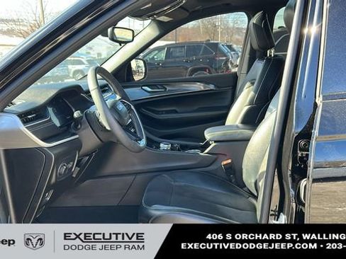 Used 2023 Jeep Grand Cherokee Altitude AWD/4WD image 9
