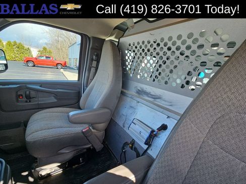 Used 2014 Chevrolet Express 2500 RWD image 19