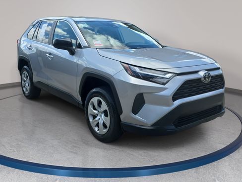 Used 2023 Toyota RAV4 LE FWD image 3