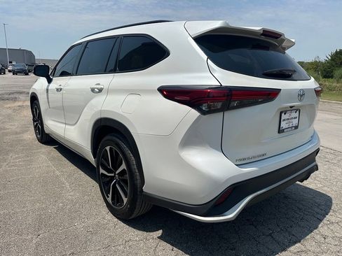 Used 2021 Toyota Highlander XSE FWD image 7