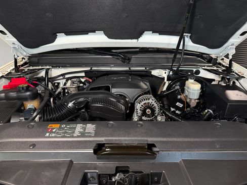 Used 2013 Chevrolet Avalanche LTZ RWD image 36