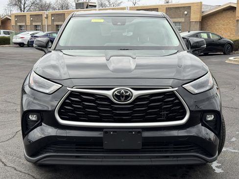 Used 2023 Toyota Highlander LE image 18