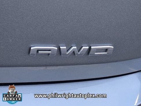 Used 2024 GMC Terrain SLT AWD/4WD image 17