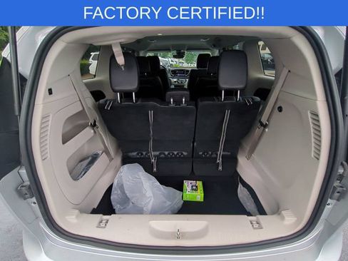 Certified 2024 Chrysler Pacifica Touring-L FWD image 31