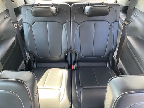 Used 2022 Jeep Grand Cherokee L Limited AWD/4WD image 18
