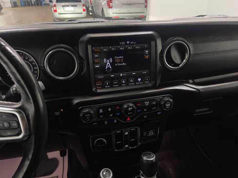 Used 2018 Jeep Wrangler Unlimited Sahara image 29