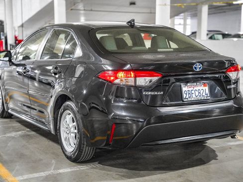 Certified 2022 Toyota Corolla LE image 9