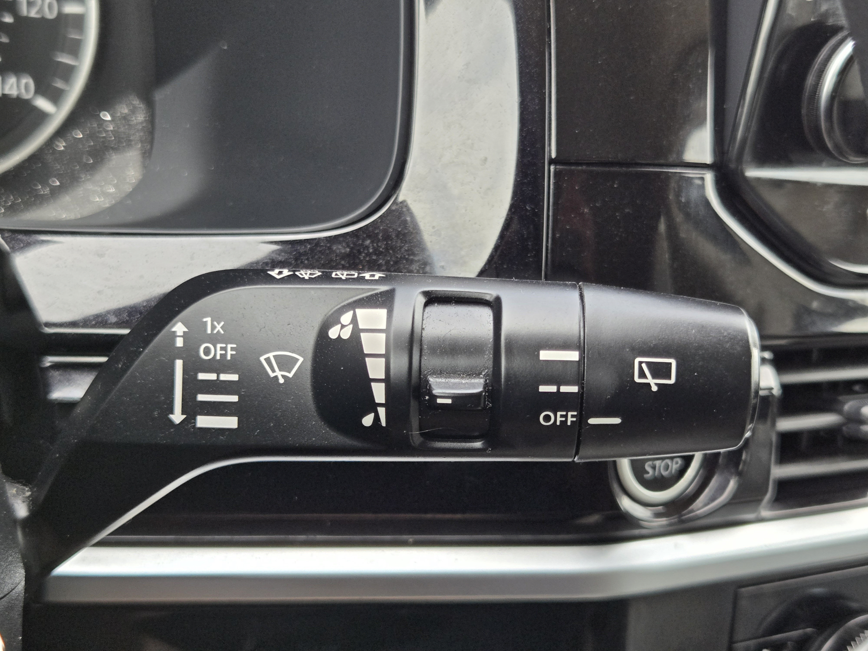 Used 2024 Nissan Pathfinder SL AWD/4WD image 17
