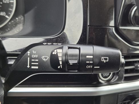 Used 2024 Nissan Pathfinder SL AWD/4WD image 17