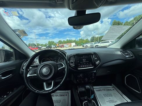 Used 2020 Jeep Compass Limited FWD image 10