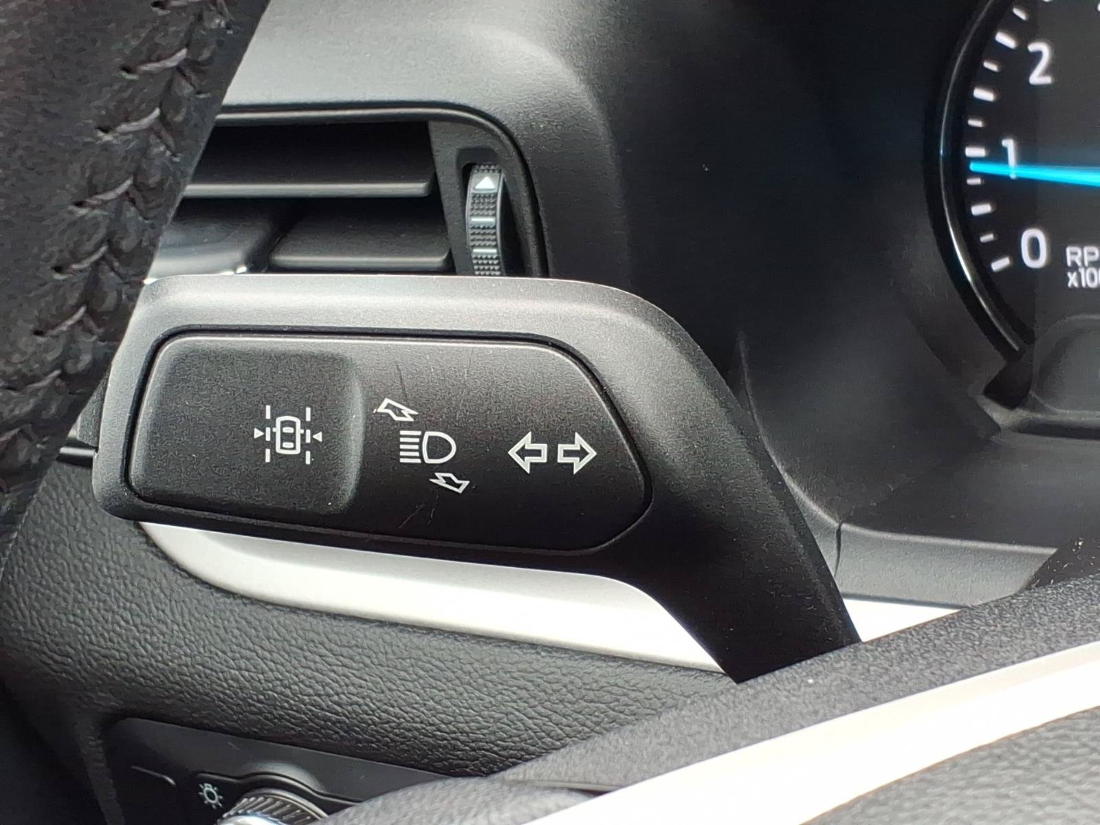 Used 2023 Ford Explorer XLT AWD/4WD image 29
