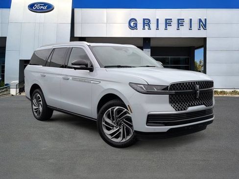 New 2026 Lincoln Navigator Reserve AWD/4WD image 2