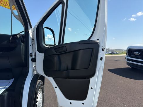 Used 2026 RAM ProMaster 2500 w/ Convenience Group FWD image 18