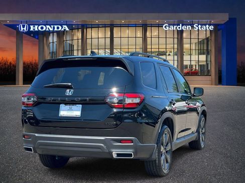 Used 2023 Honda Pilot Sport image 3
