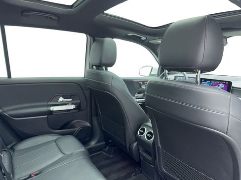 Used 2021 Mercedes-Benz GLB 250 4MATIC w/ Premium Package image 48