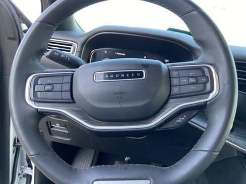 Used 2023 Jeep Wagoneer L Series II RWD image 35
